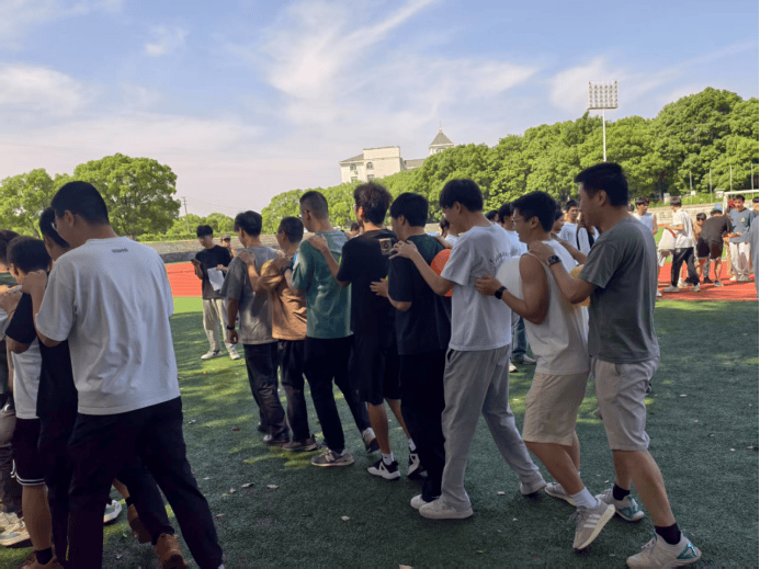 九游app下载-队员表现出色，展现出良好的团队合作精神