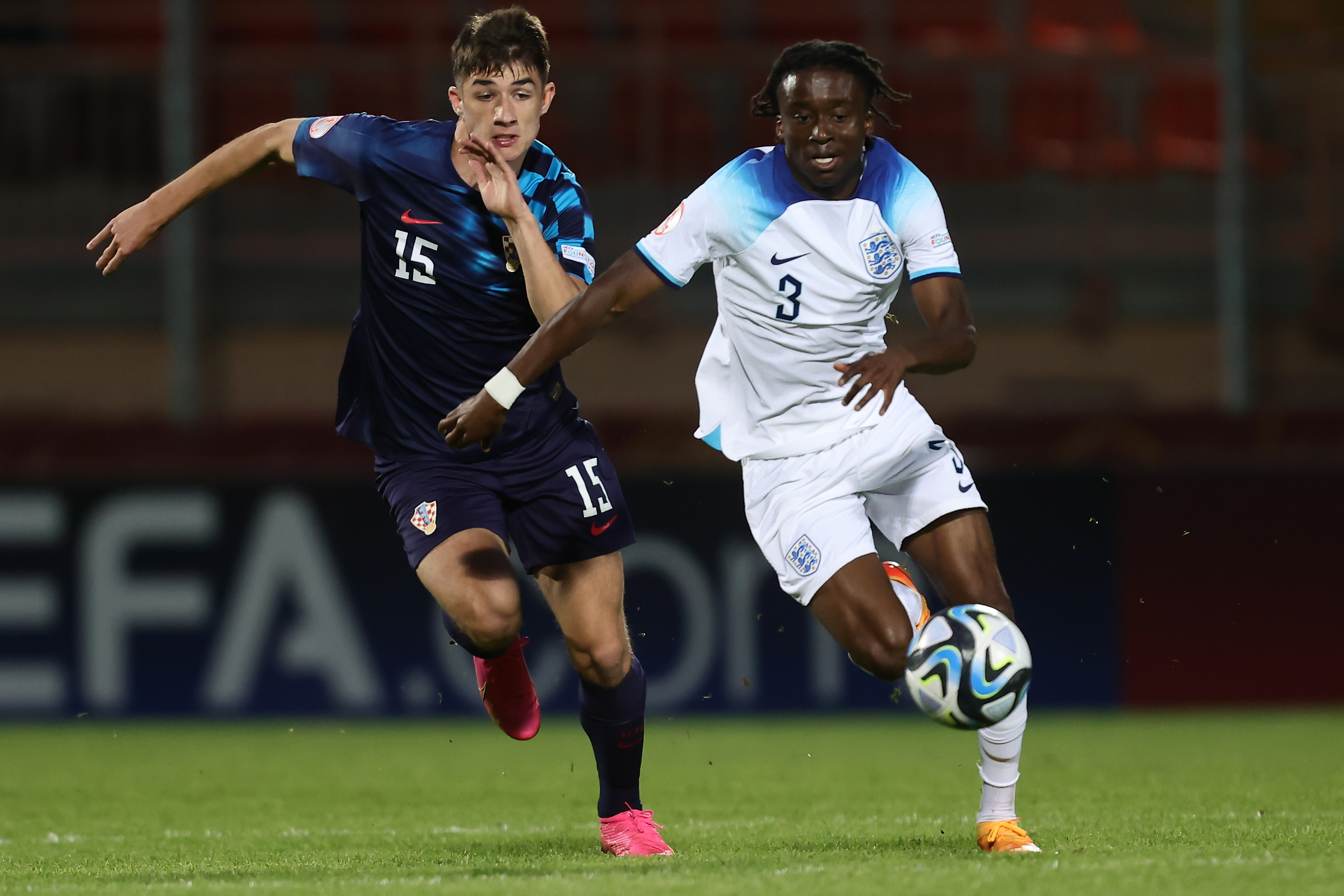 包含英格兰迎战克罗地亚，备战国际足球赛事的词条