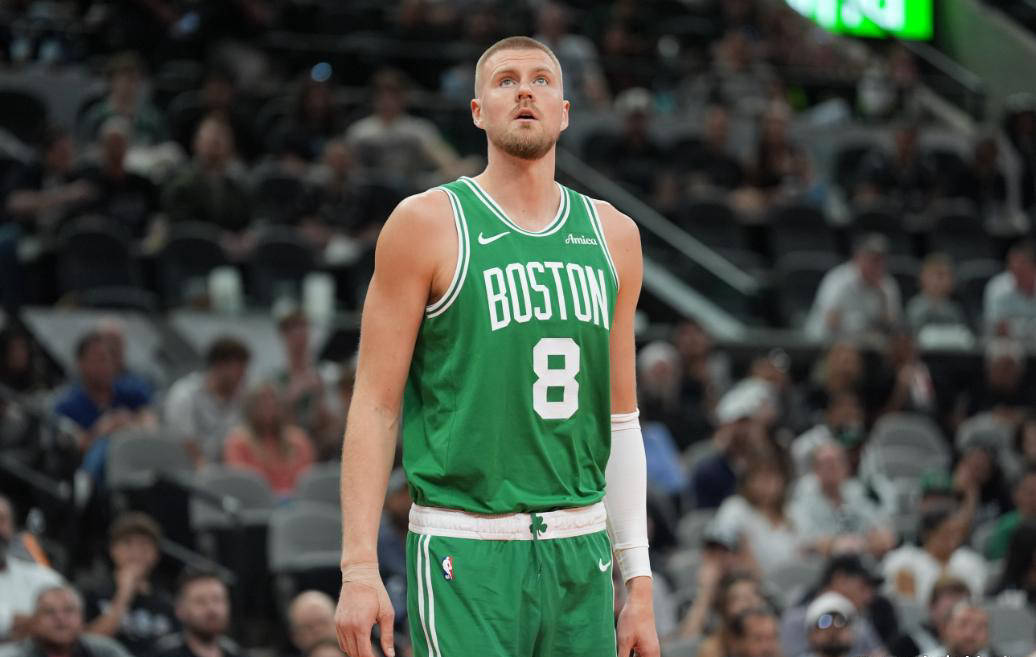 凯尔特人中锋连续砍分，成为球队得分王的简单介绍