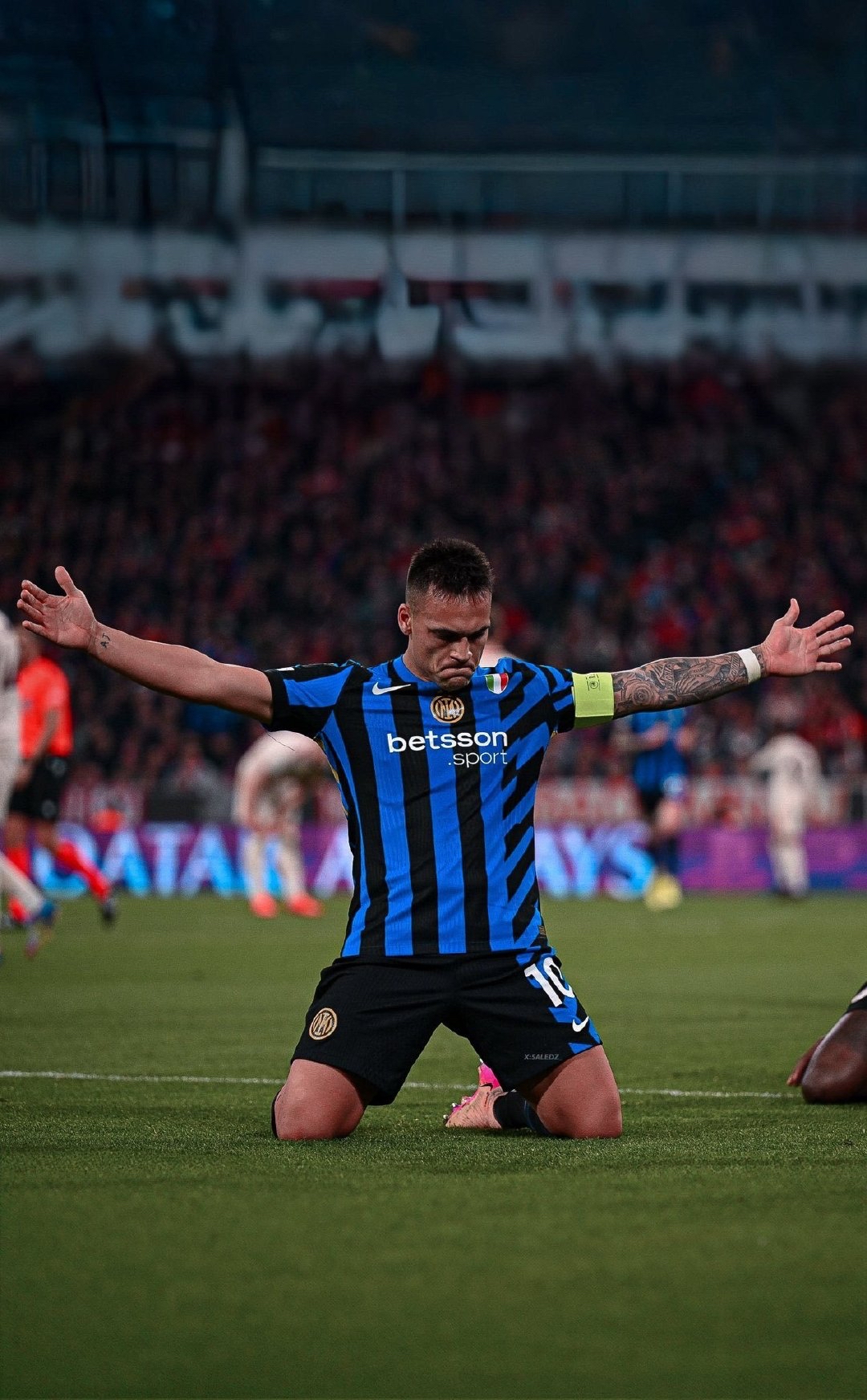 巴黎圣日耳曼主帅因战术问题备受批评