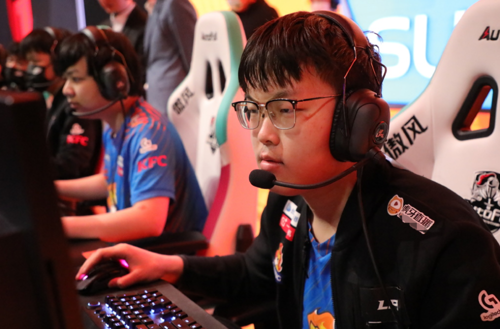 CLG碾压EDG，Lehends打出惊人五杀激烈交锋淘汰赛，强势挺进下一轮