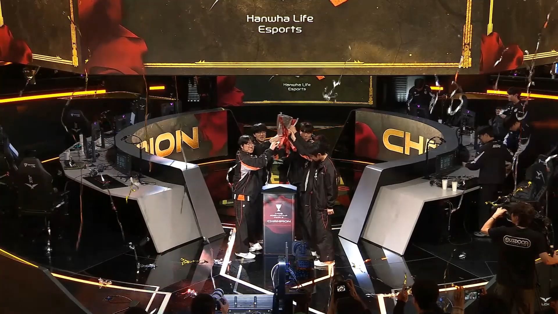 HLE轻取TES，Deft开启传奇时刻激烈交锋淘汰赛，锁定晋级资格