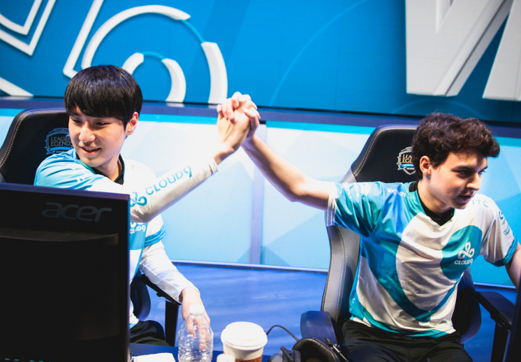 九游娱乐网页-C9险胜TSM，Jankos极限生还后反打鏖战多局半决赛，引爆全场热议的简单介绍