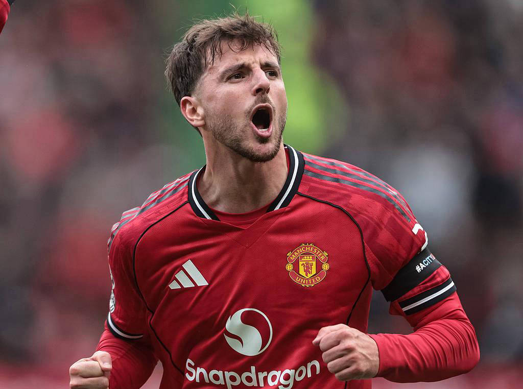 曼联后卫发威,助球队大胜对手 曼联后卫发威,助球队大胜对手