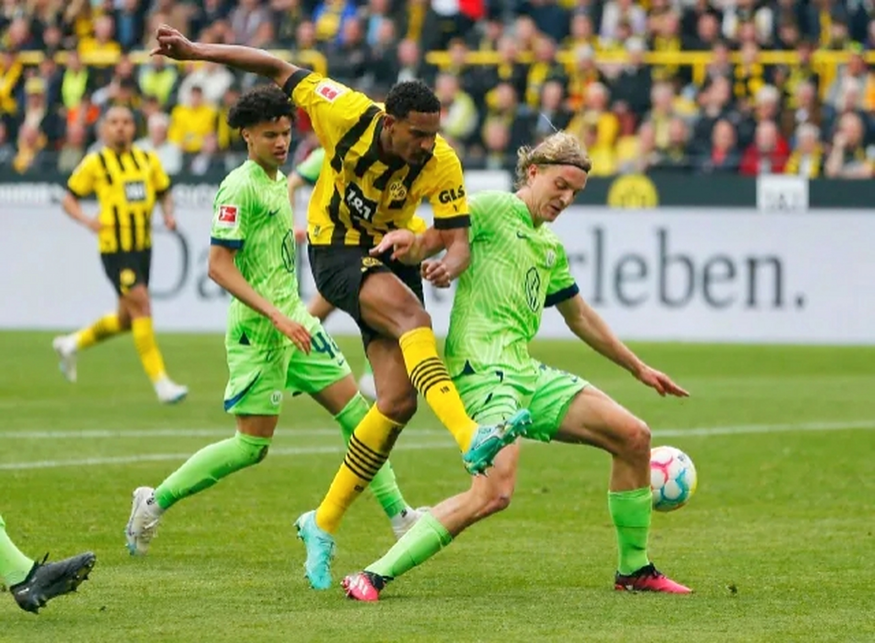 九游游戏-多特蒙德主场大胜，重返德甲前四