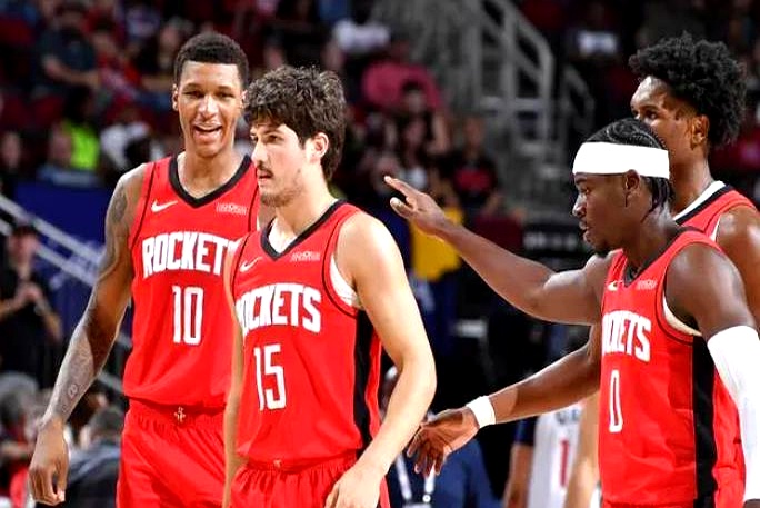 九游体育-公牛队全员上场，独行侠队全力守住阵地保持领先