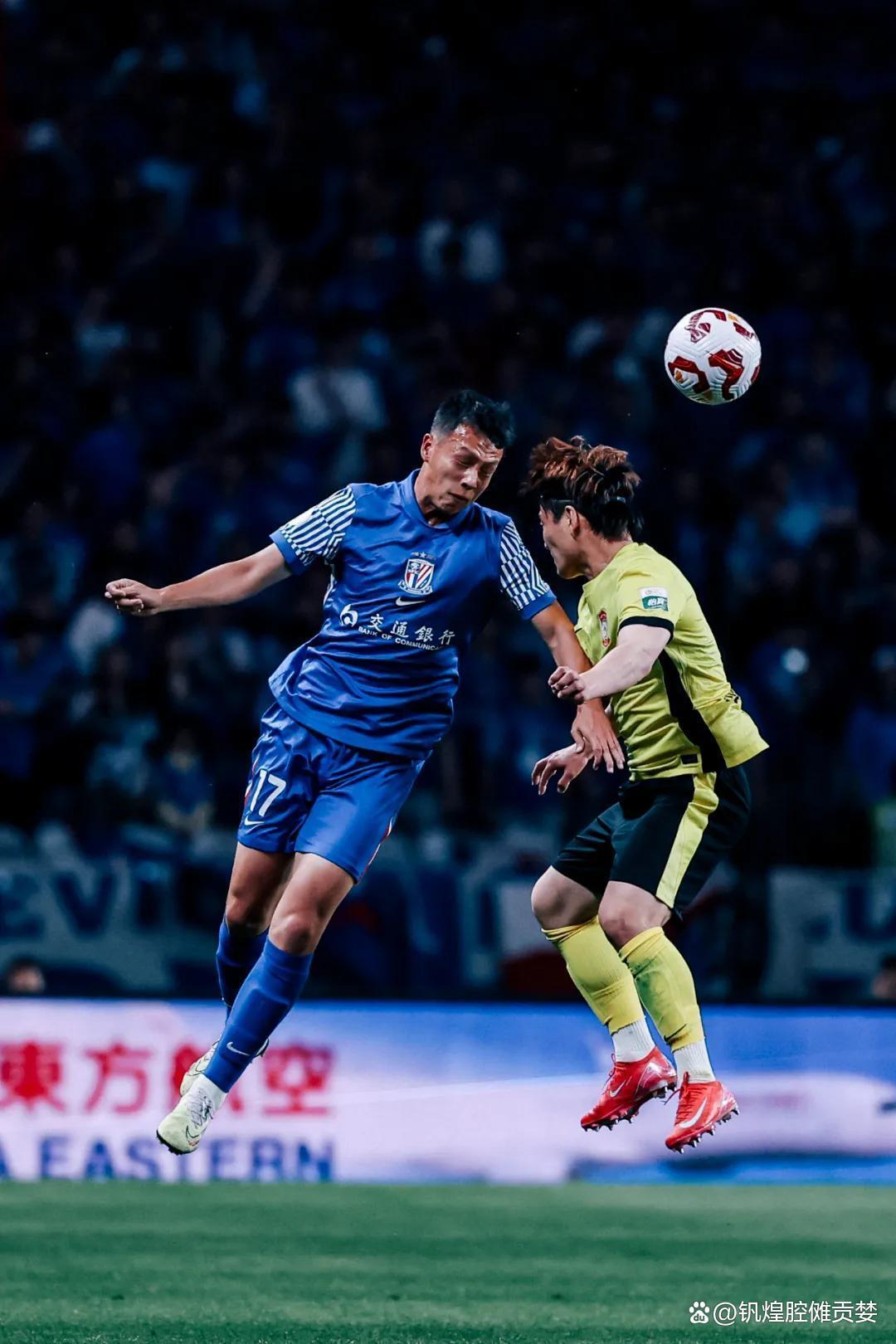 九游娱乐官方-申花防守失误，难敌对手猛犟攻击