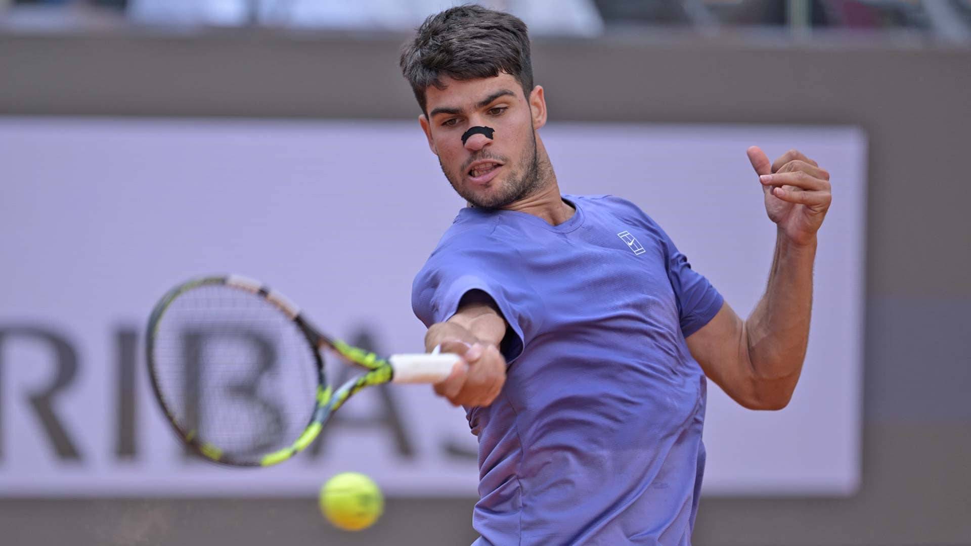 包含戴维斯杯鏖战拉沃尔杯，阿尔卡拉斯扛起全队的词条