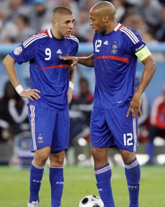 法国队逆转波兰队,奥恰洛夫带队取胜 法国队逆转波兰队,奥恰洛夫带队取胜