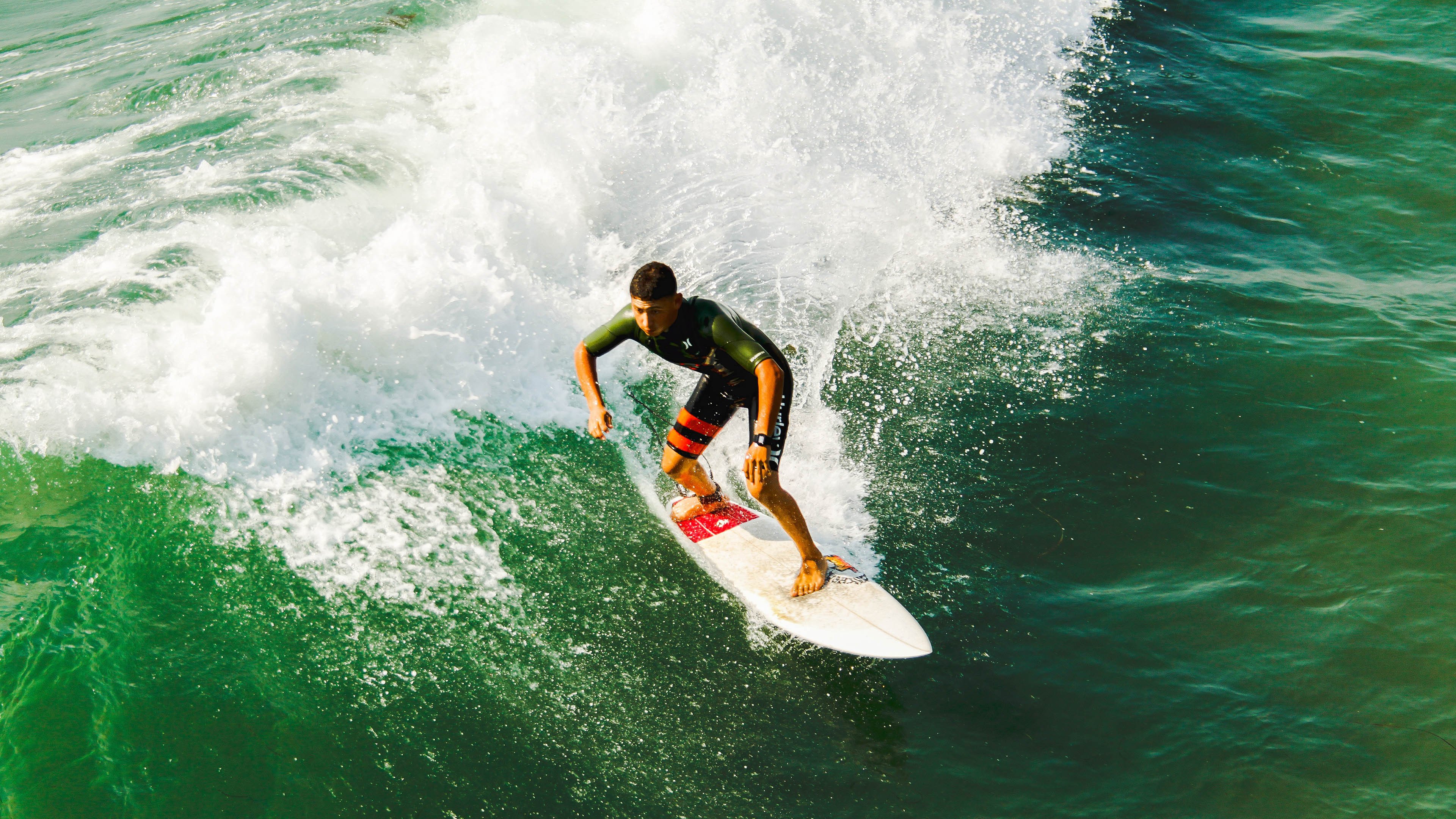 舞台上空,黄喜灿如何成为墨西哥与喀麦隆之战的独特解语人